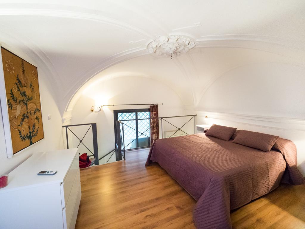 Appartamenti Villa Bellini คาตาเนีย ภายนอก รูปภาพ